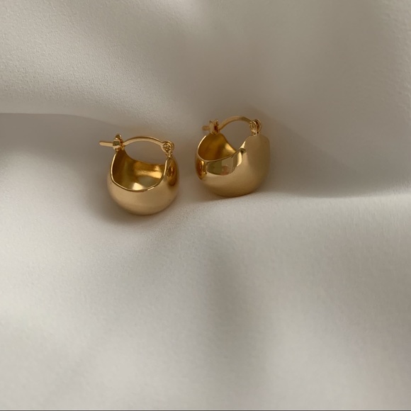 Madison Hoops | 18k Gold Filled - Picture 9 of 10